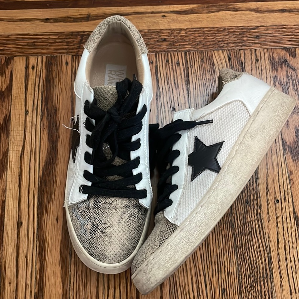 Platform fashion sneakers